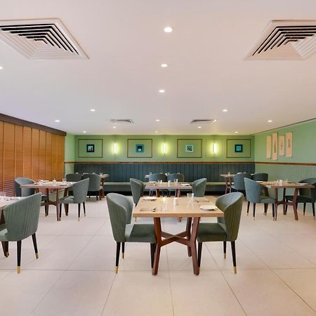 Lemon Tree Hotel, Rajkot Exterior photo